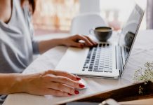 نحوه استفاده از TCPView برای یافتن نرمافزارهایی که از اینترنت دستگاه استفاده میکنند نحوه استفاده از TCPView برای یافتن نرمافزارهایی که از اینترنت دستگاه استفاده میکنند