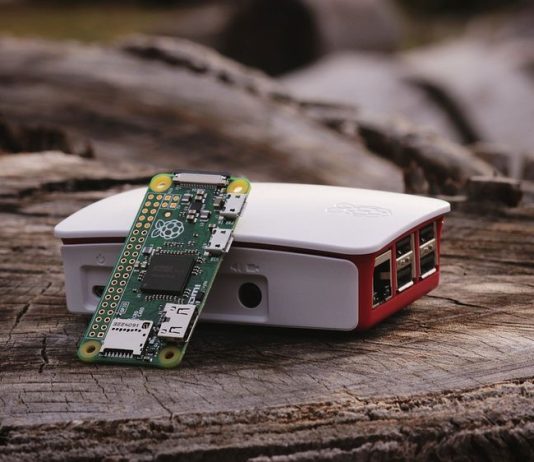 سه شخص ظاهرا با رزبریپای ATMها را هک میکردند سه شخص ظاهرا با رزبریپای ATMها را هک میکردند