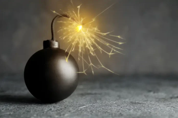 4198524-0-79275700-1785346655-shutterstock_2425725119 مدافعان هم به سراغ Prompt Injection رفتهاند - Context Bombing